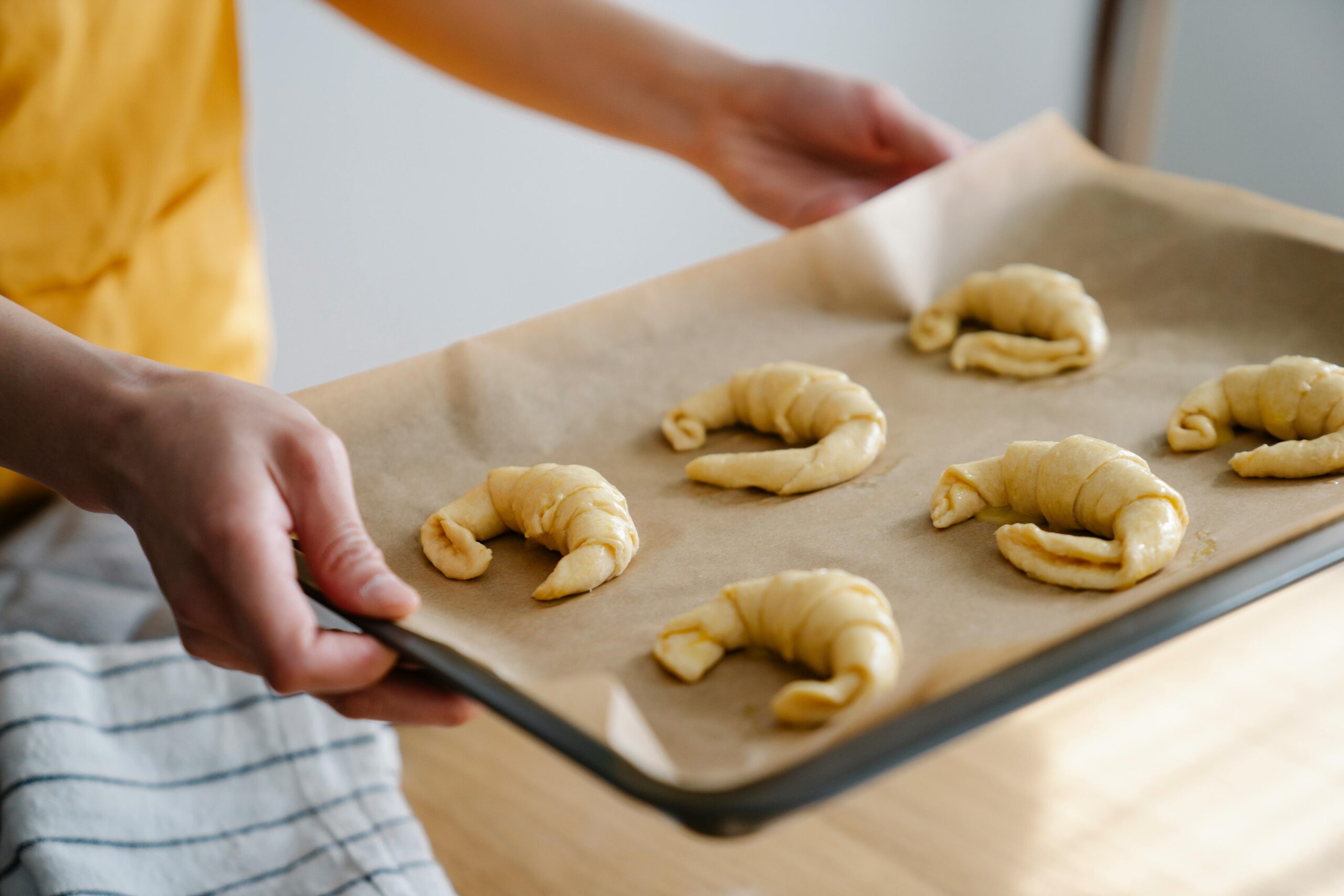 baking pan with unbaked croissants